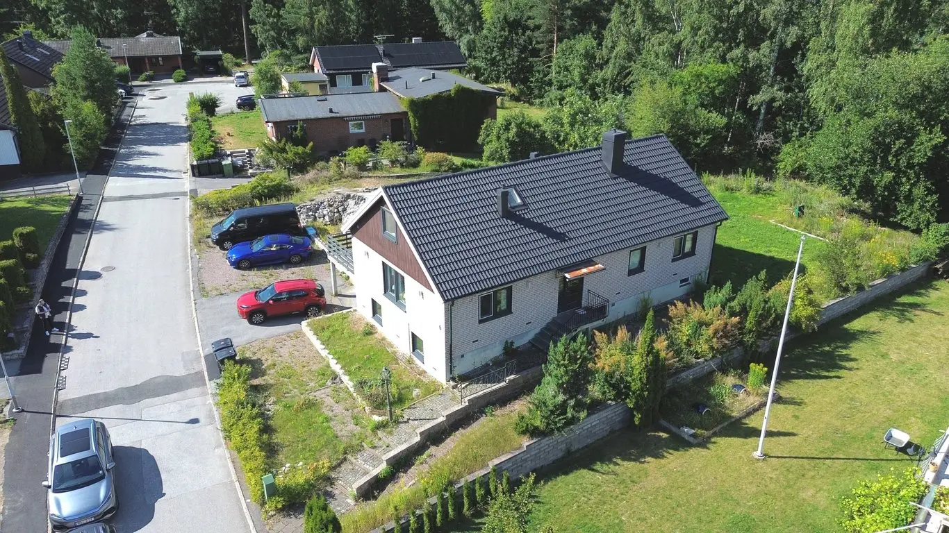 Villa, Korgbollsvägen 6, Södertälje. Bild 1 av 40