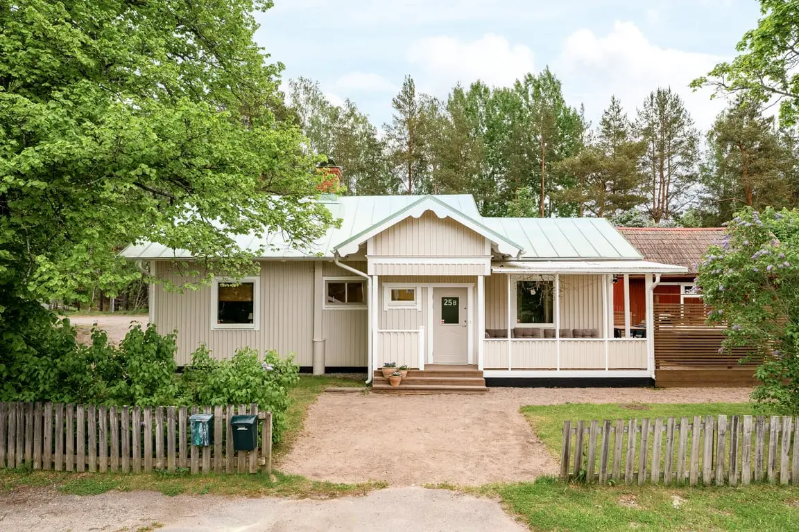 Villa, Ludvigsbergsvägen 25B, Gävle. Bild 1 av 40