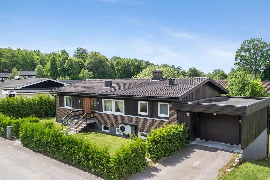 Image 1 of 29 of Bladvägen 4