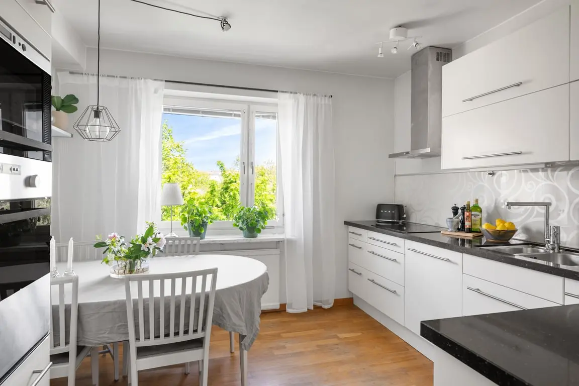 Lägenhet, Kumla allé 14, Tyresö. Bild 1 av 22
