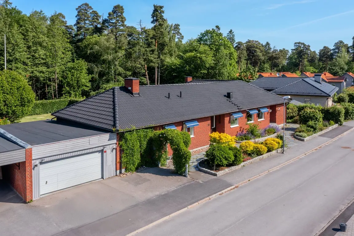 Villa, Ågärdevägen 18, Södertälje. Bild 1 av 20