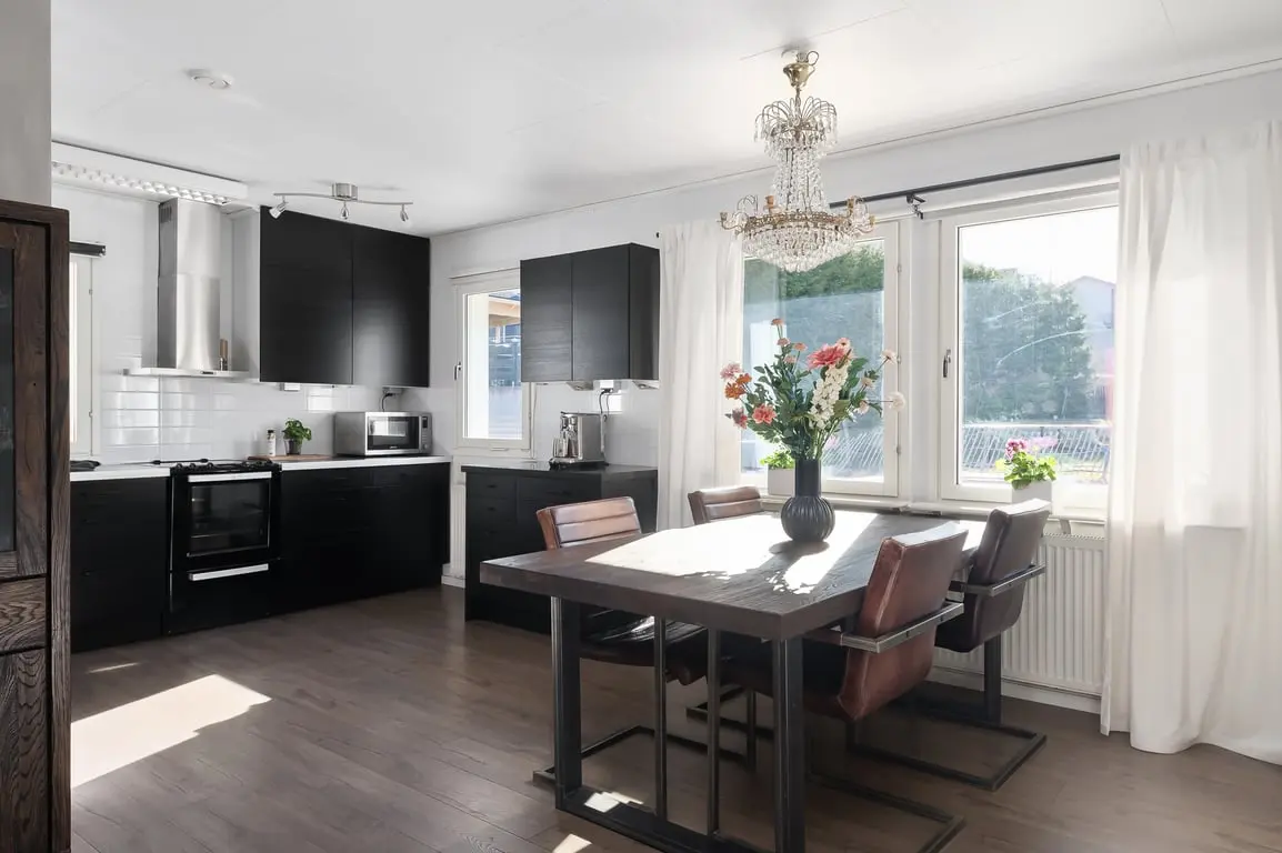 Bild 1 av 40 på Ängsvägen 31A