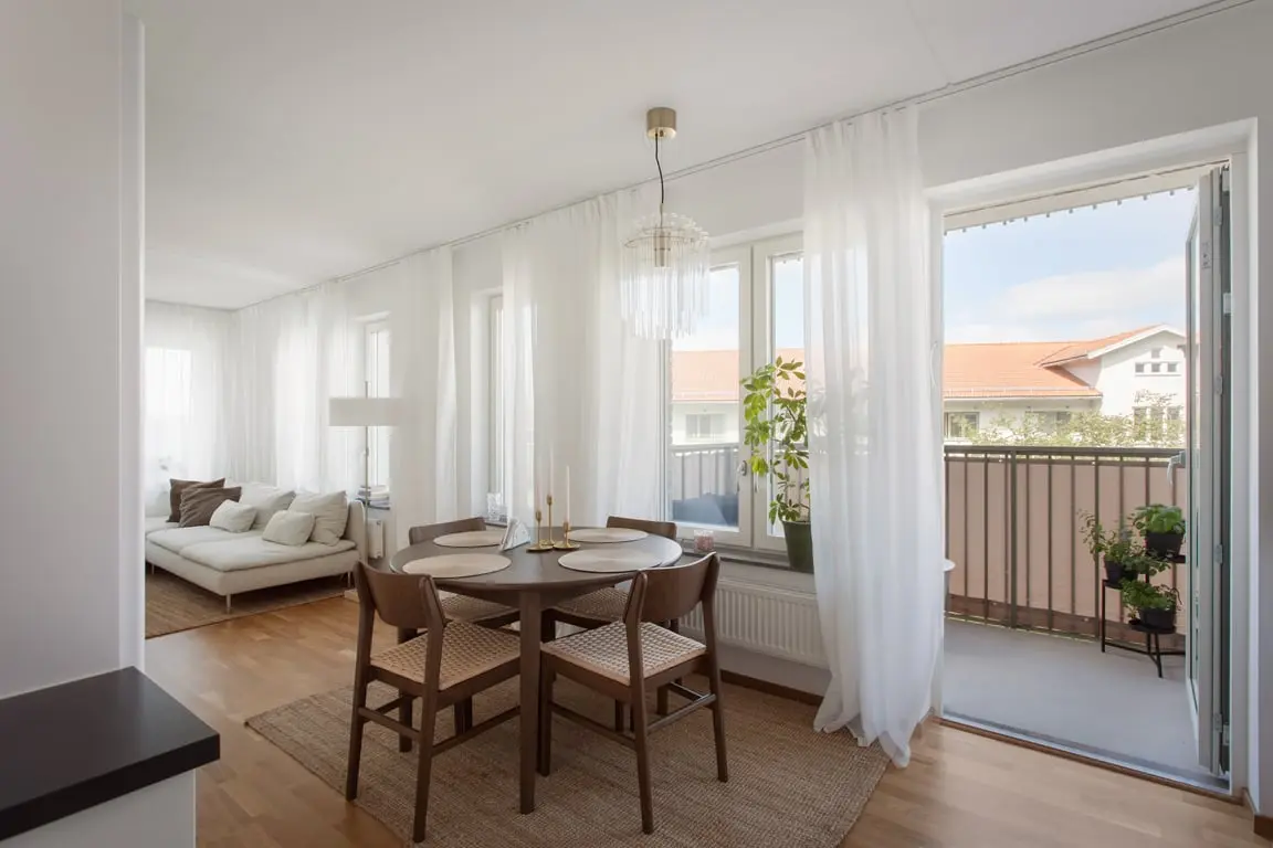 Lägenhet, Lilla Regementsvägen 13, Göteborg. Bild 1 av 30