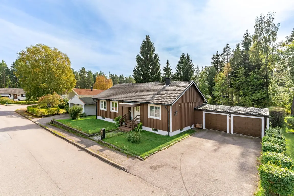 Villa, Krikonvägen 10, Gävle. Bild 1 av 32