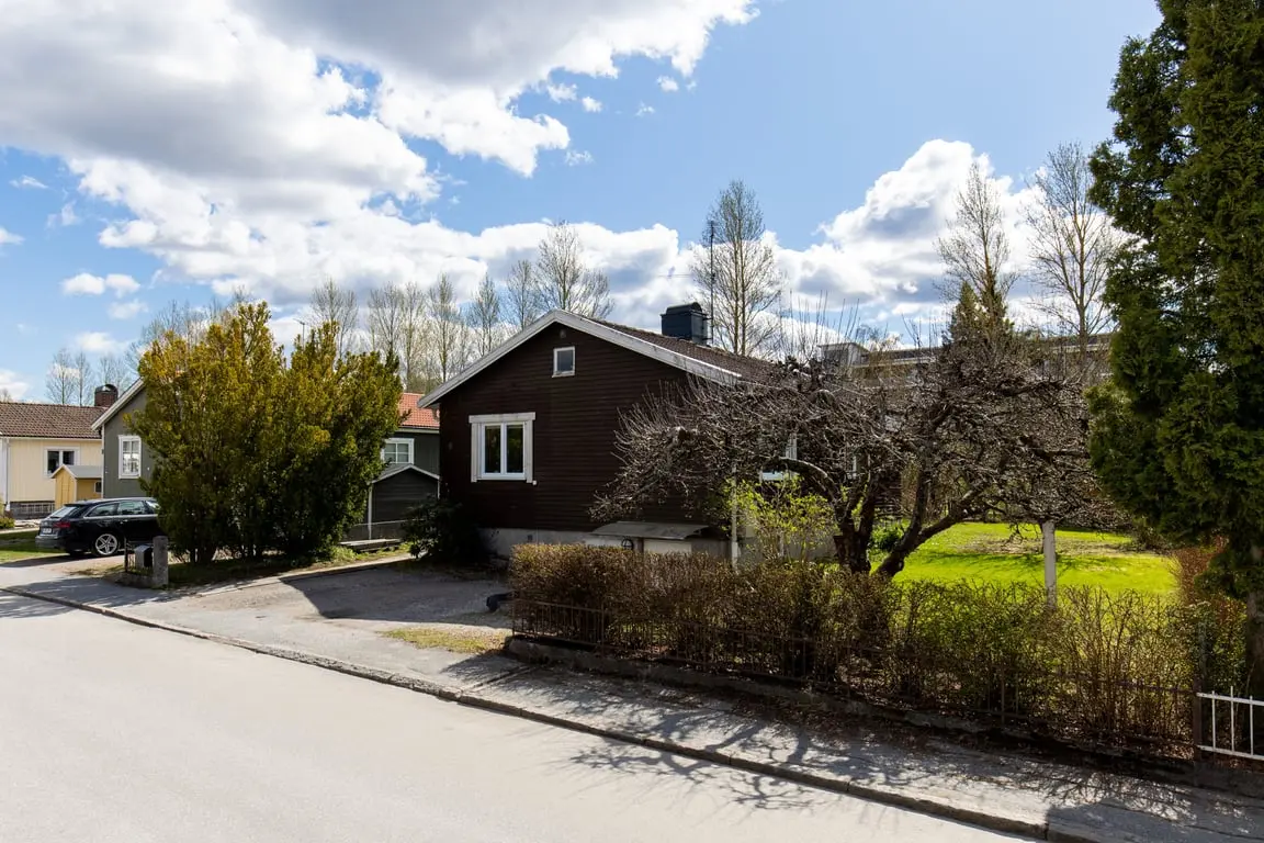 Villa, Jeremiasvägen 6, Örebro. Bild 1 av 23