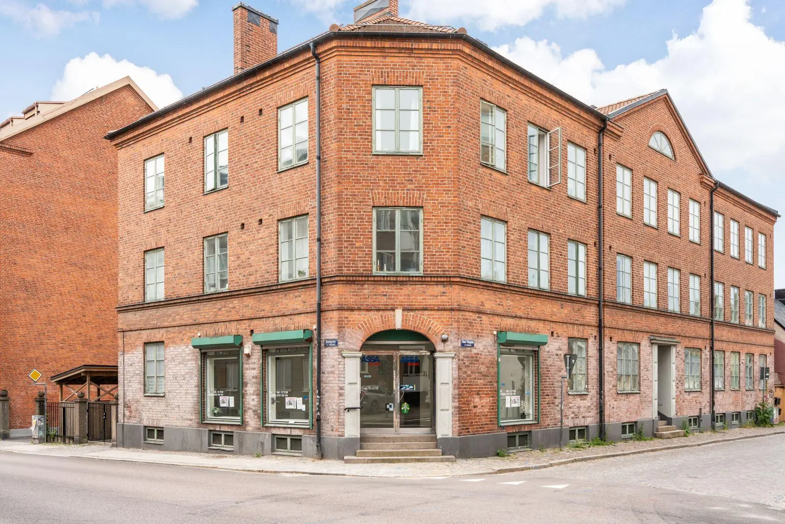 Image 1 of 11 of Bankgatan 16A