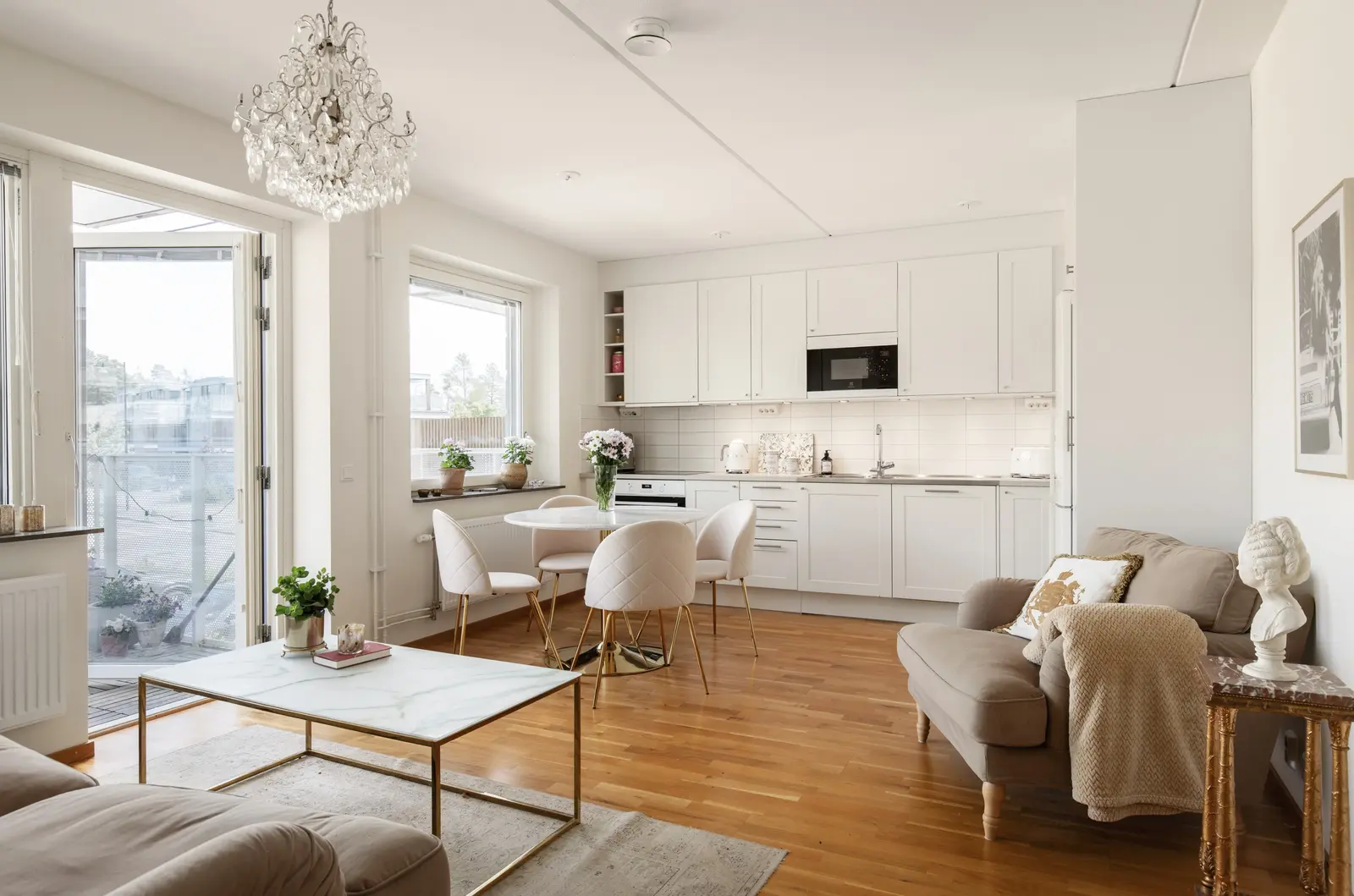 Lägenhet, Hedenströms väg 15, Nacka. Bild 1 av 39