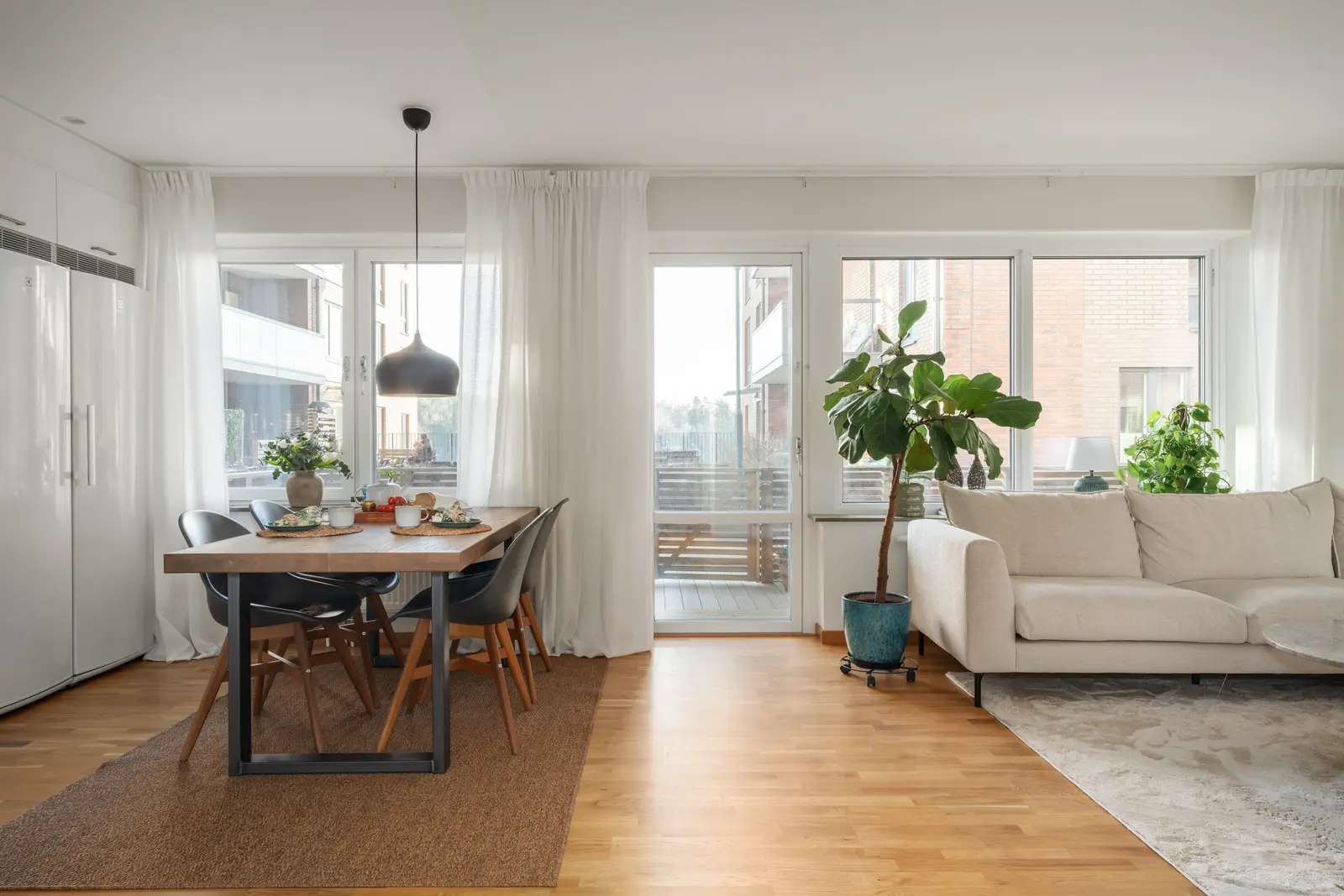 Lägenhet, Tollareslingan 22, 1tr, Nacka. Bild 1 av 40