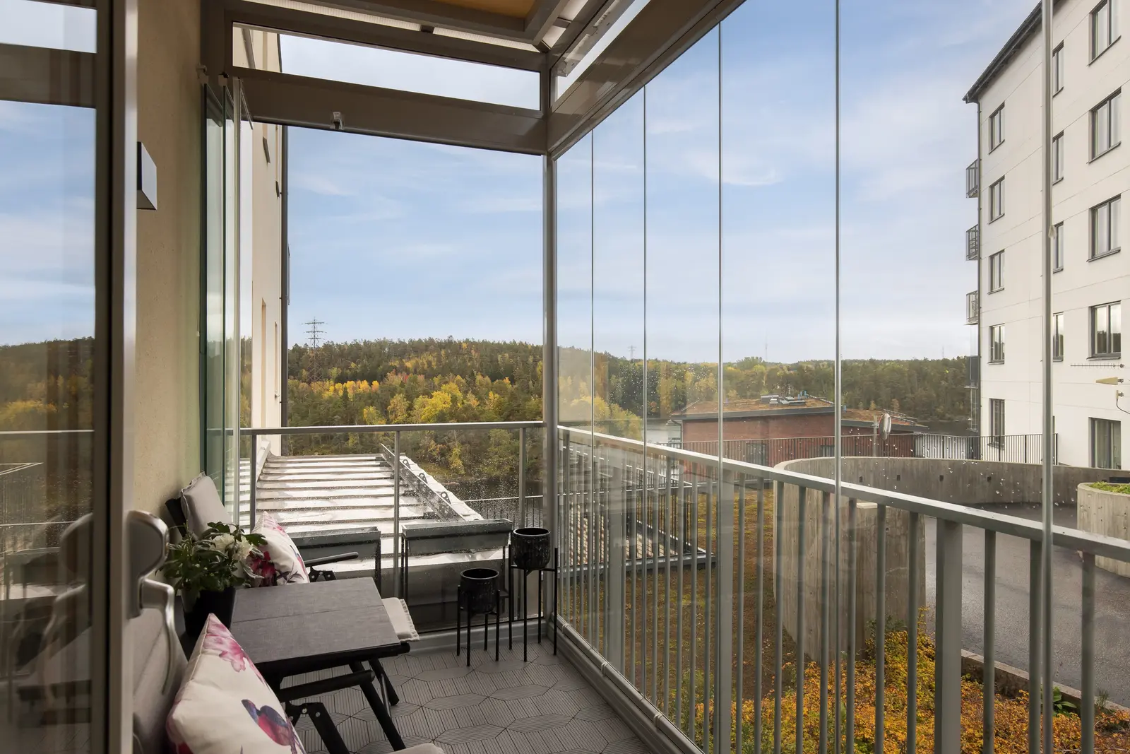 Lägenhet, Tollareslingan 24, Nacka. Bild 1 av 23