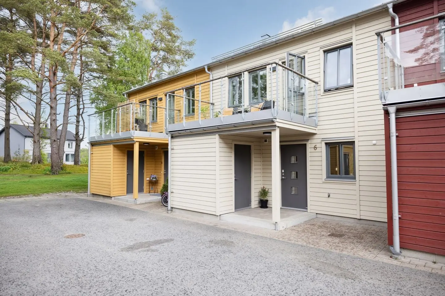 Lägenhet, Esters gata 6, Kungälv. Bild 1 av 43