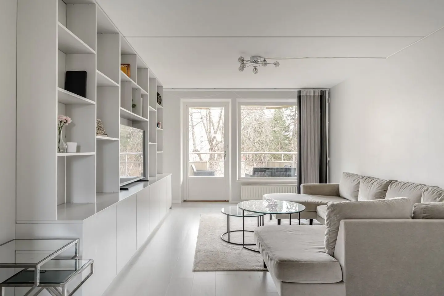 Lägenhet, Budkavlevägen 5, Huddinge. Bild 1 av 32