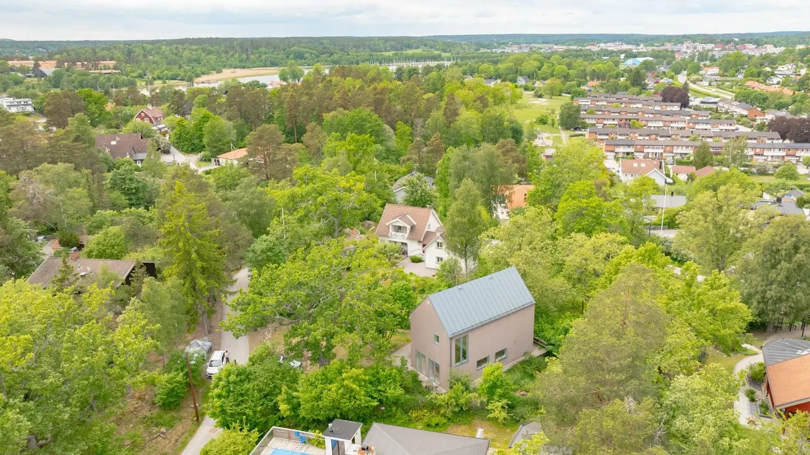 Bild 1 av 38 på Riddarvägen 47