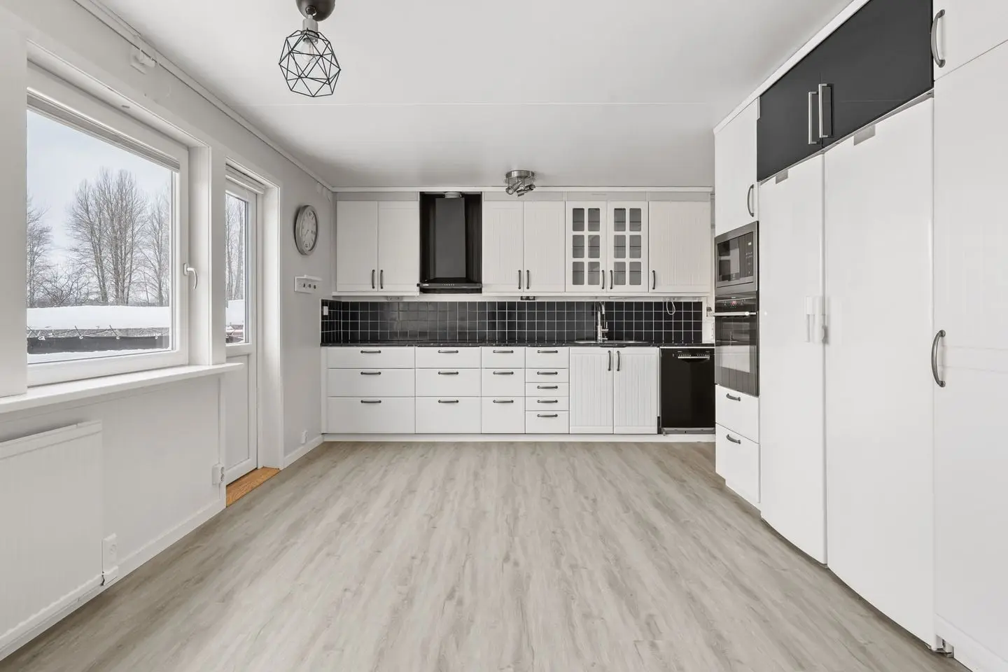 Villa, Kometvägen 8, Sundsvall. Bild 1 av 27