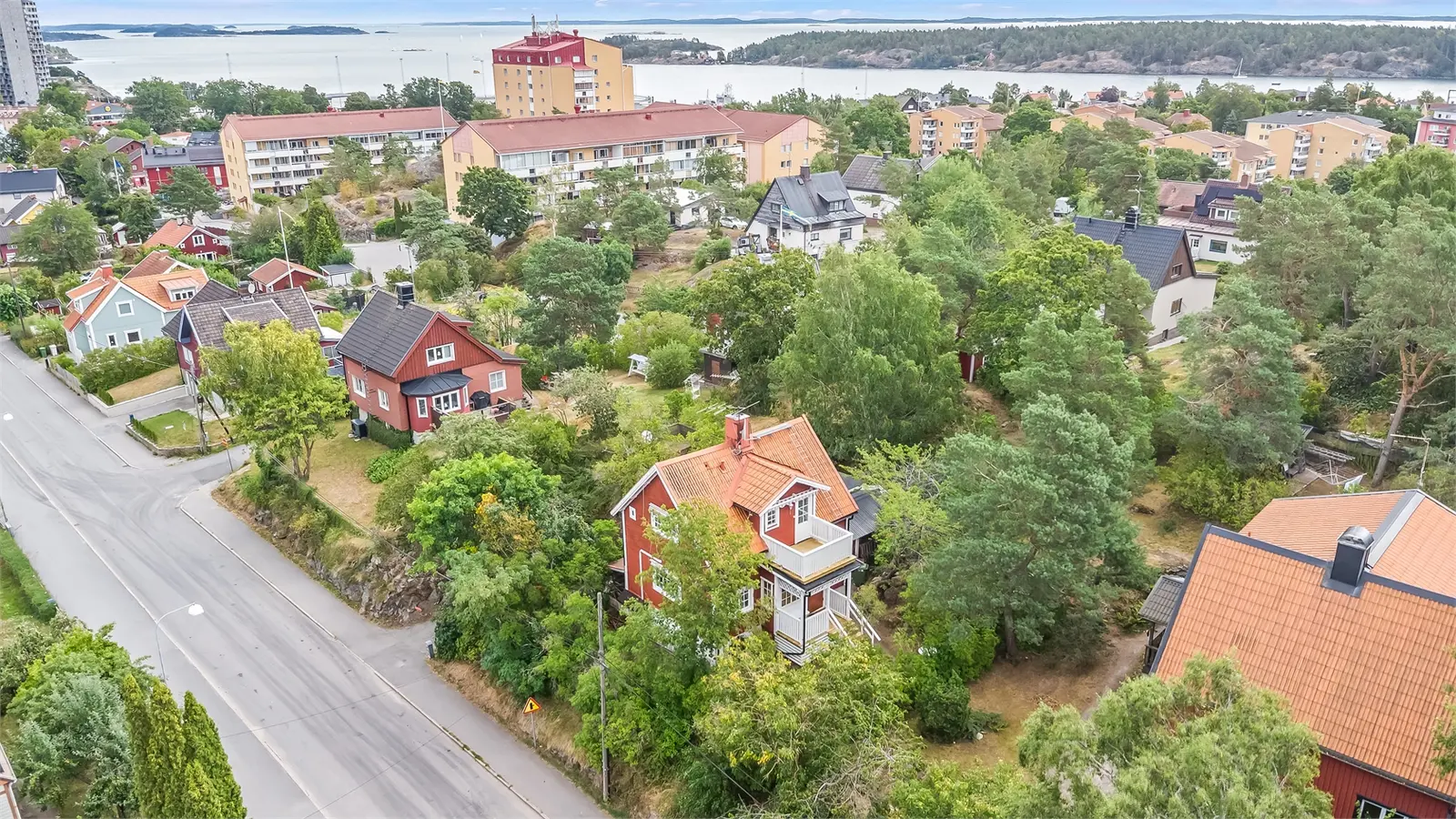 Bild 1 av 36 på Skolgatan 20