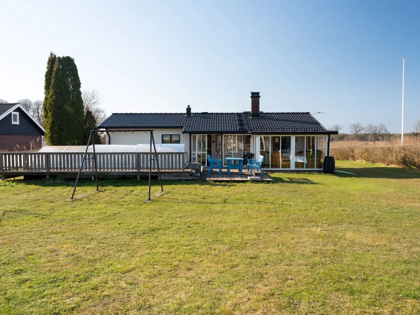 Villa, Valleängsvägen 12, Gotland. Bild 1 av 47