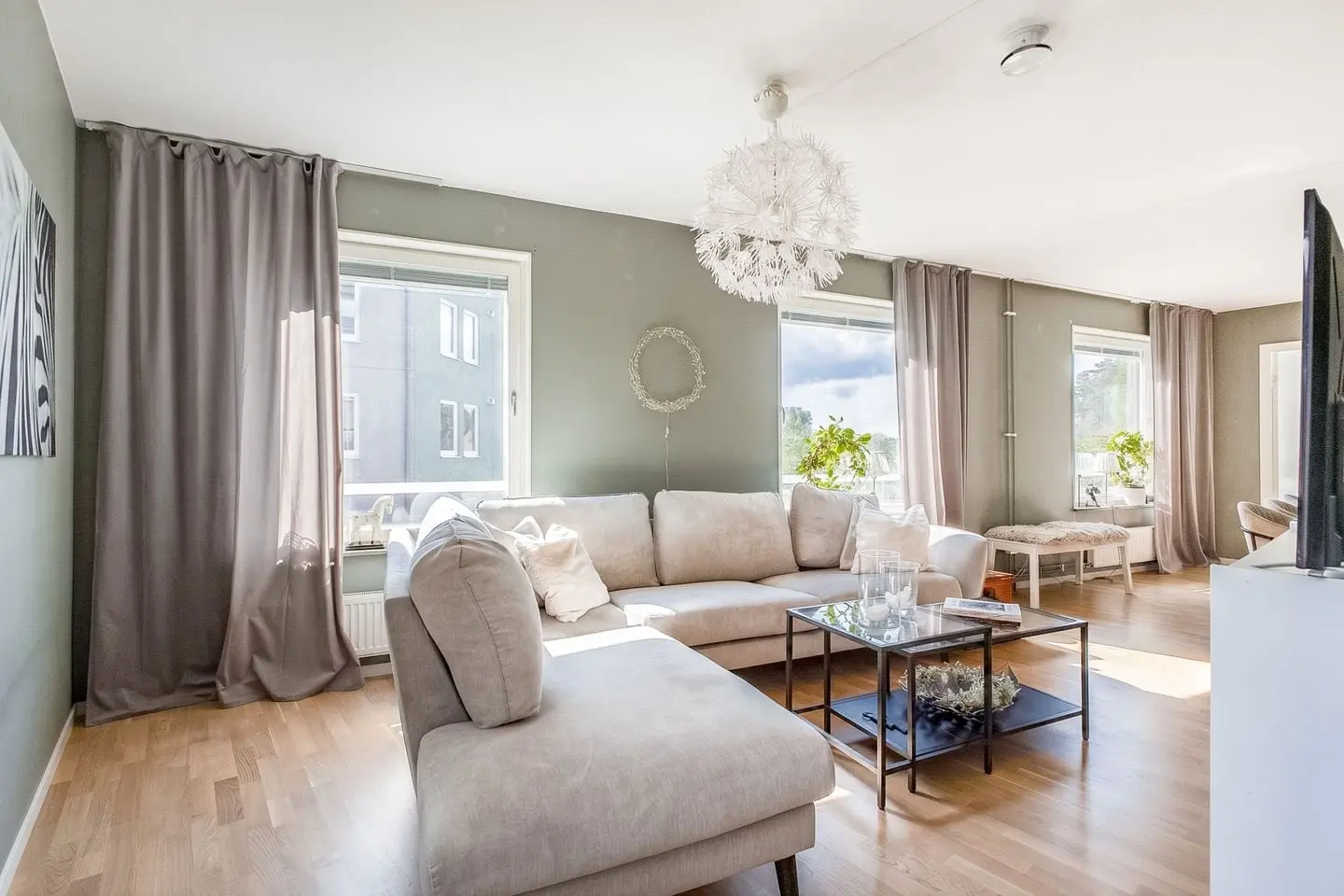 Lägenhet, Herrgårdsgatan 113, Håbo. Bild 1 av 29