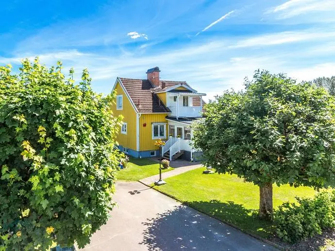 Villa, Jonas Jonssons väg 15, Hagfors. Bild 1 av 20