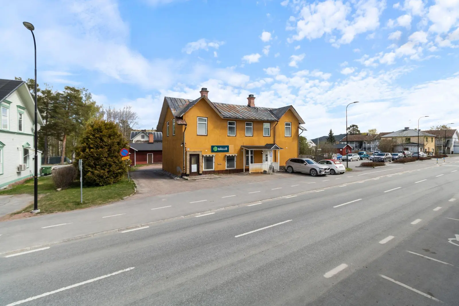 Bild 1 av 16 på Centralgatan 27 A & B