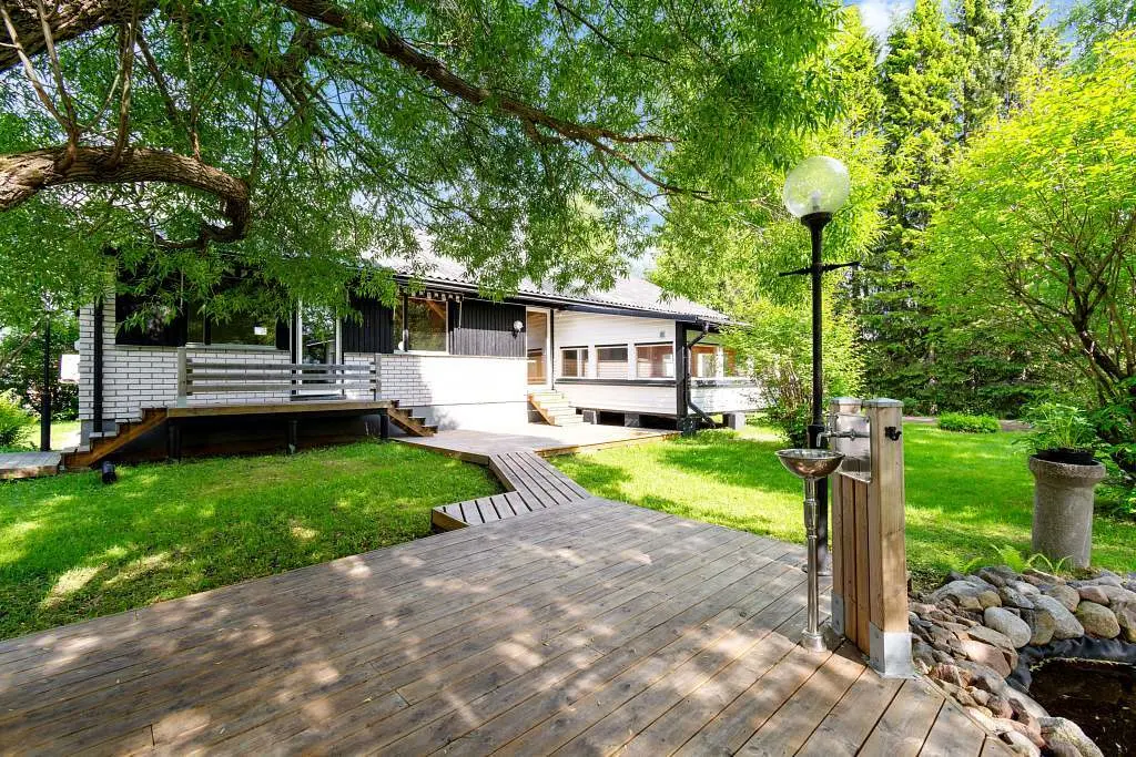 Villa, Masugnsvägen 4, Pajala. Bild 1 av 40