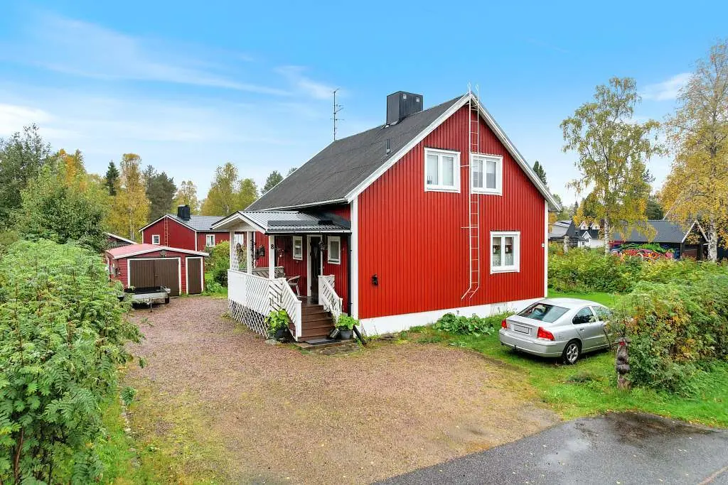 Villa, Stenborgsvägen 8, Pajala. Bild 1 av 23