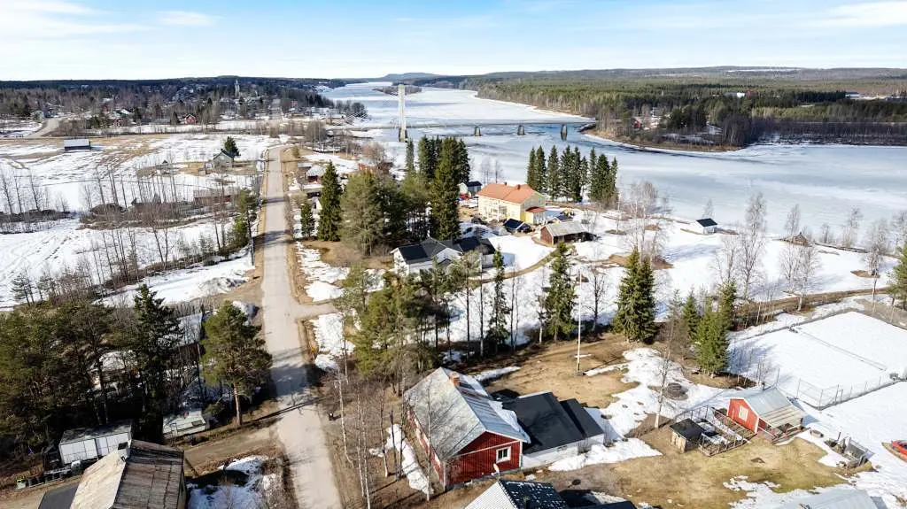 Villa, Tannavägen 49, Pajala. Bild 1 av 31