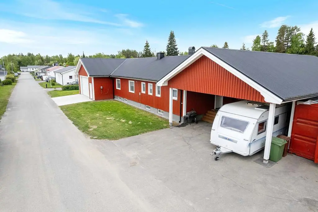 Villa, Järnvägsgatan 5, Älvsbyn. Bild 1 av 27