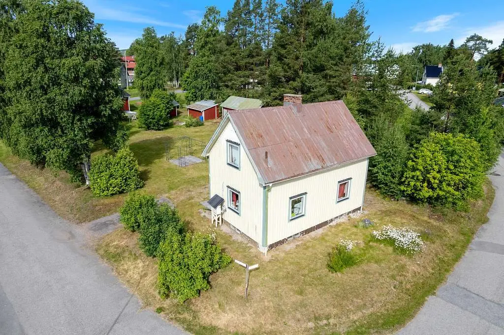 House, Bladviksvägen 1, Överkalix. Photo 1 of 17