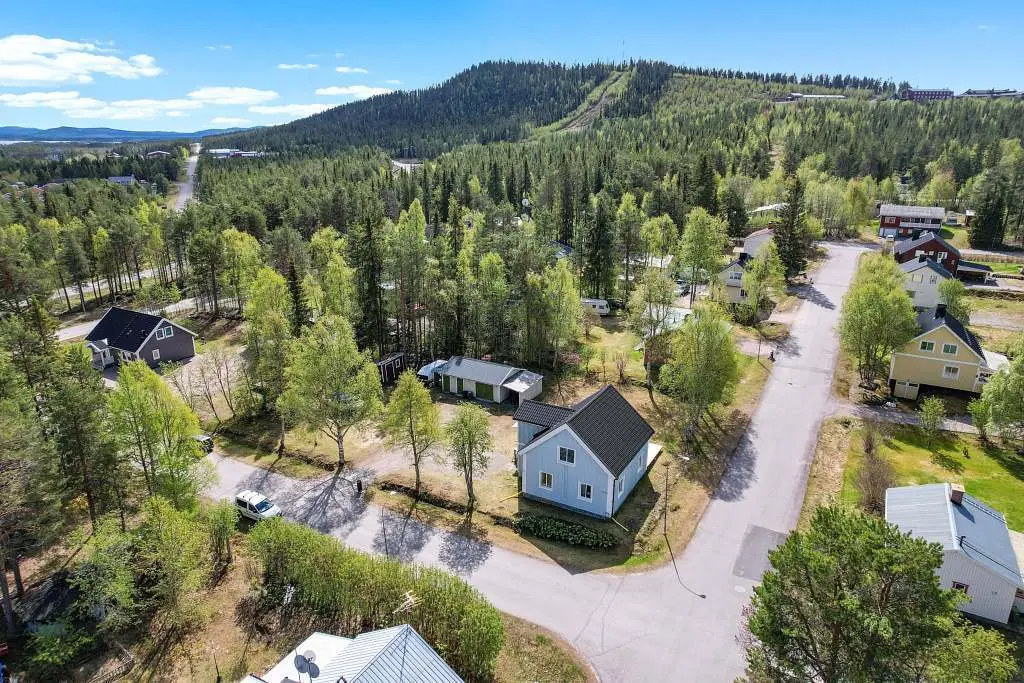 Villa, Bergsgatan 11, Arjeplog. Bild 1 av 20