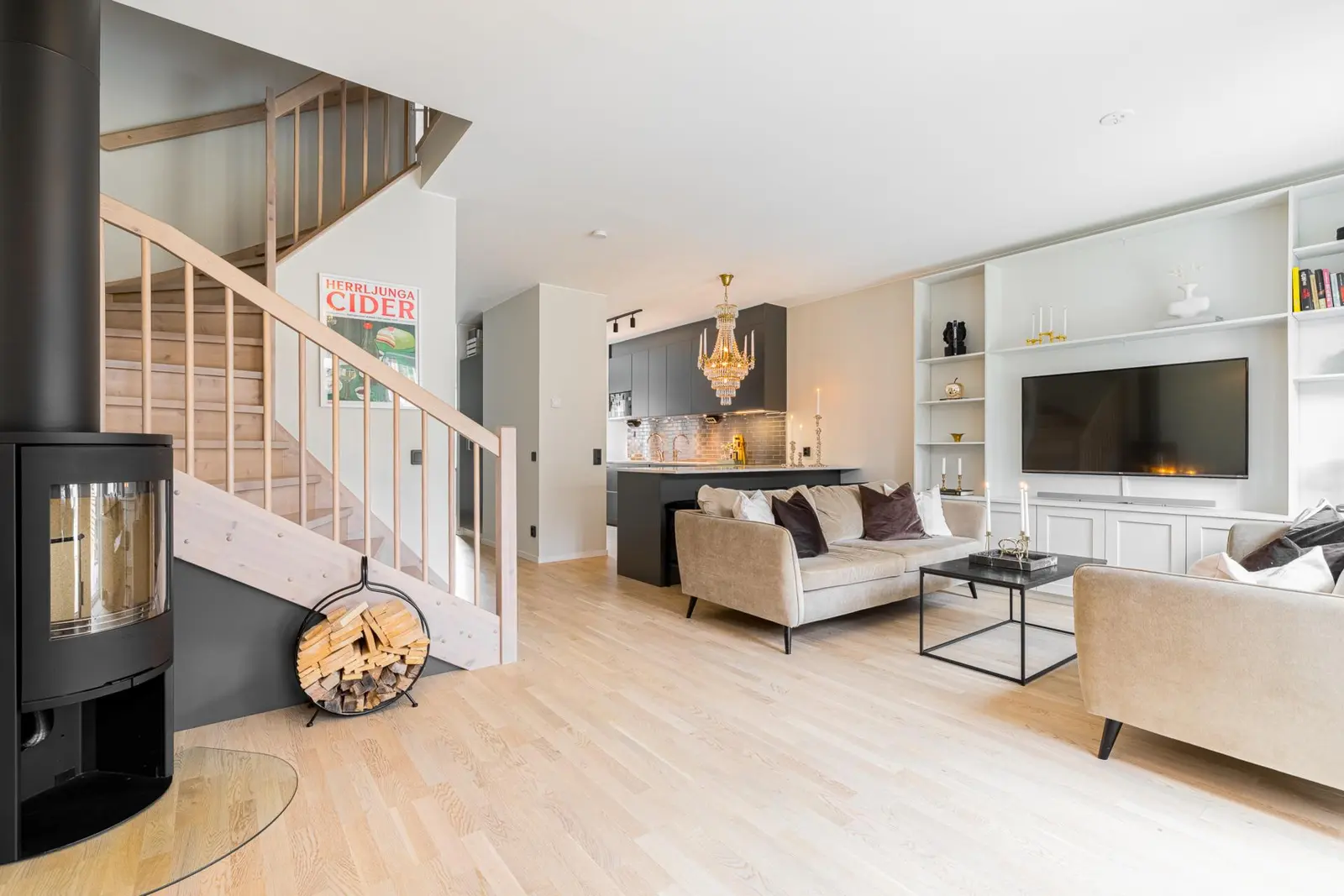 Semi-detached/terraced, Åletas väg 11B, Eskilstuna. Photo 1 of 40