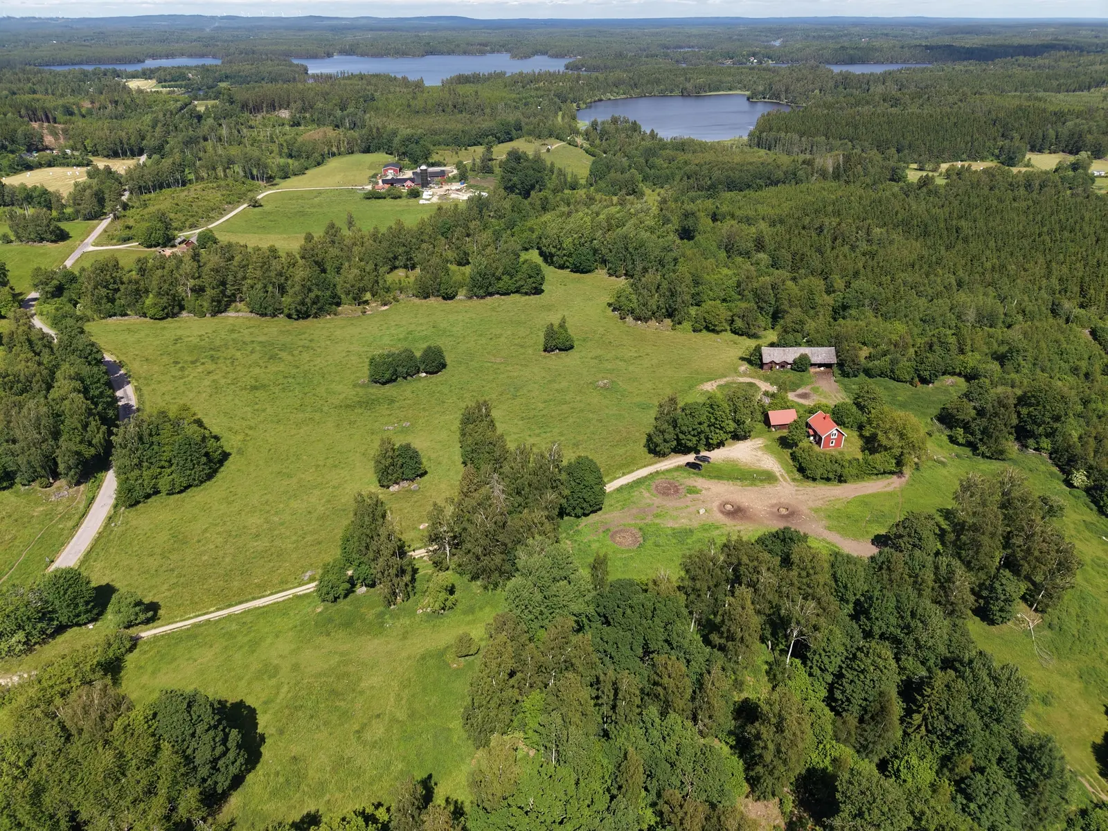 Gård, Storkelsby Lillgården 120, Motala. Bild 1 av 39