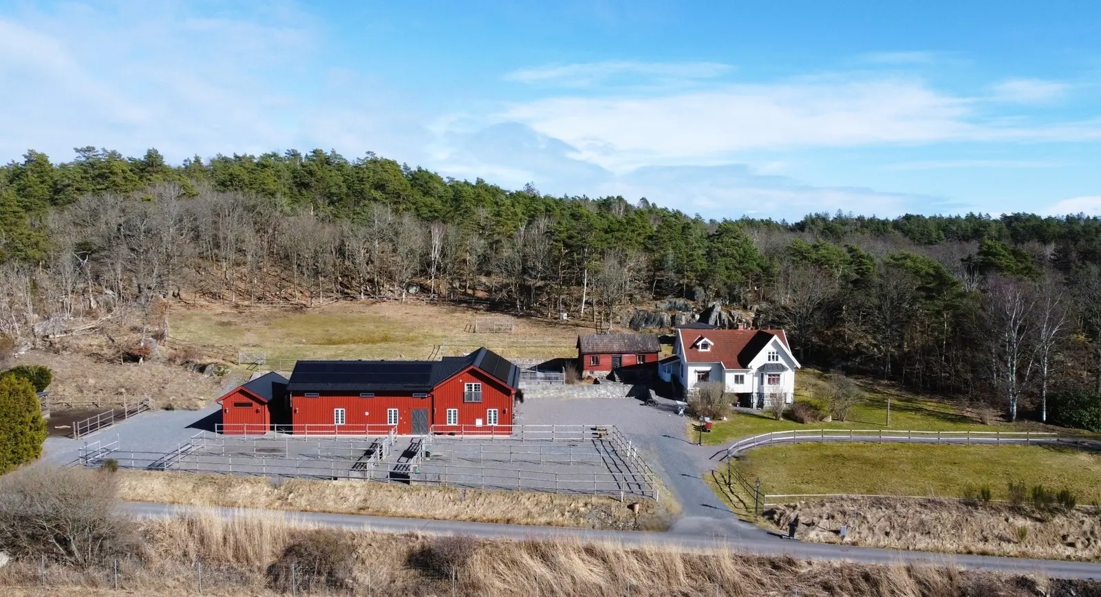 Bild 1 av 40 på Karlbotrångsvägen 34