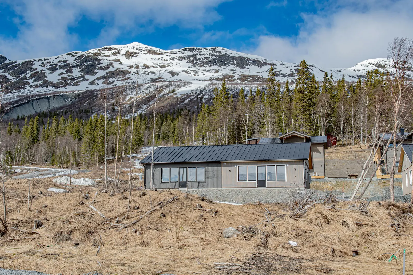 Bild 1 av 40 på Majbacken 18