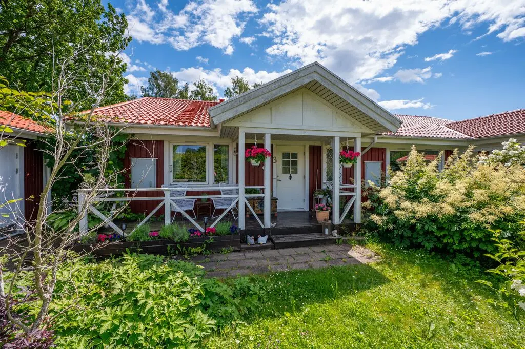 Par-/radhus, Prästgårdsvägen 3, Borghamn. Bild 1 av 40