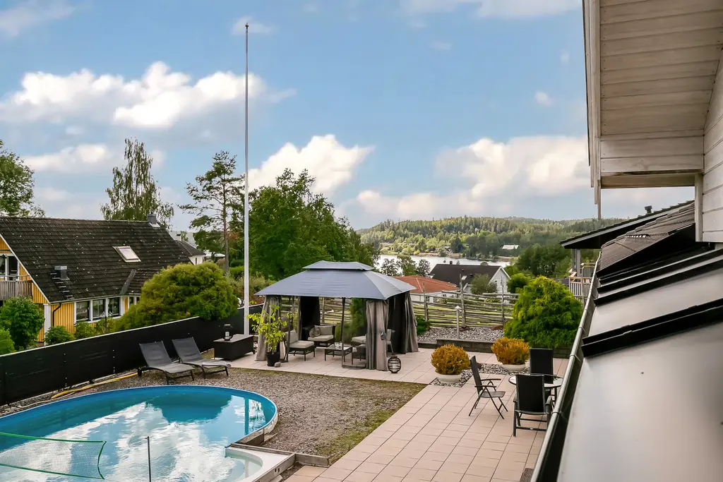 Bild 1 av 40 på Röhällavägen 9
