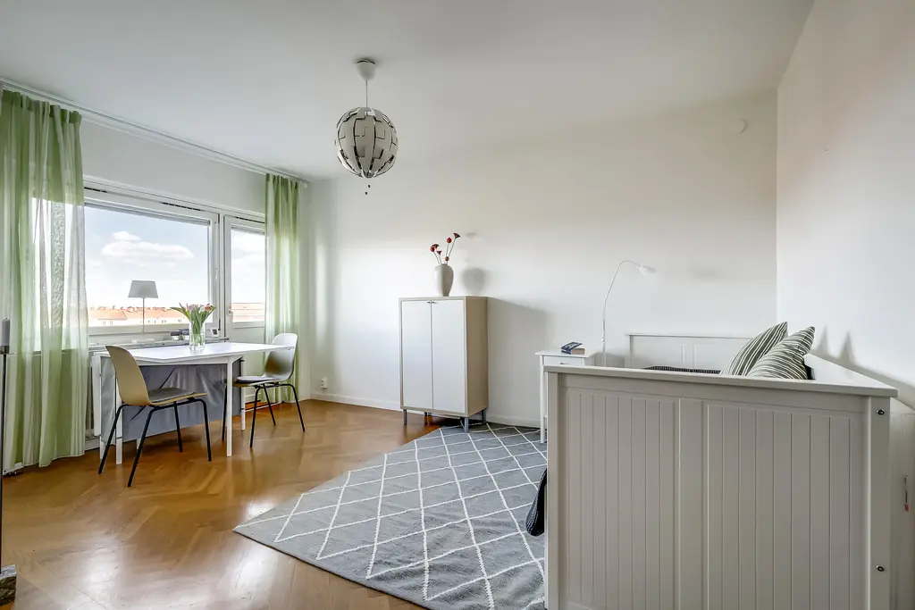 Image 1 of 40 of Smedstugugatan 18B