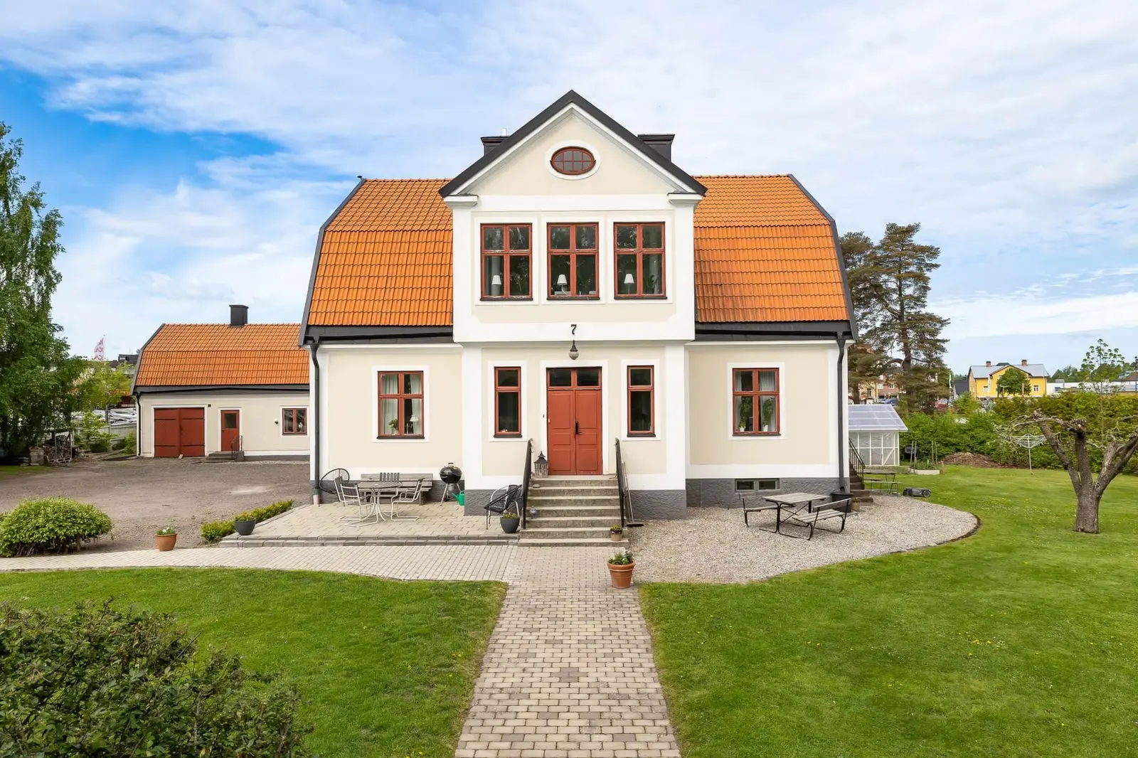 Bild 1 av 40 på Parkvägen 7