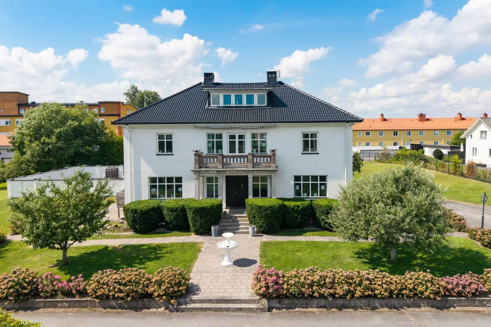 Bild 1 av 40 på Järnvägsgatan 11