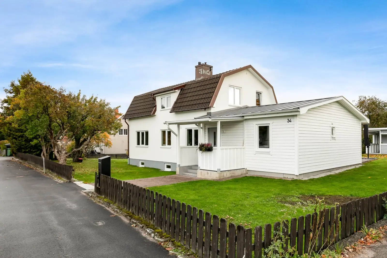 Villa, Norra Kungsvägen 34, Centralt, Kumla. Bild 1 av 38