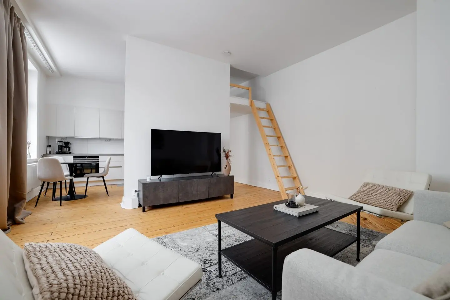 Image 1 of 14 of Storgatan 12B