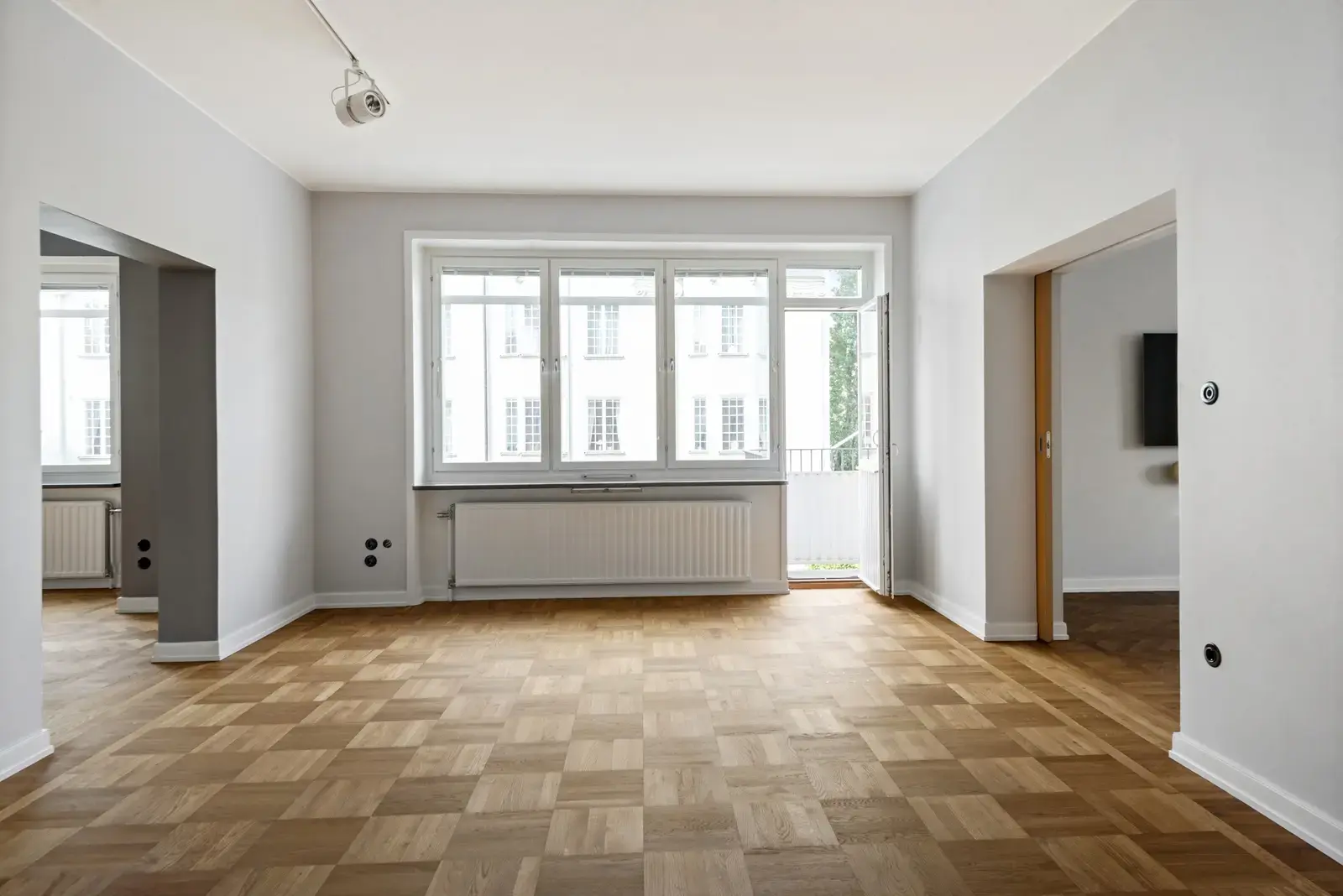 Apartment, Villagatan 9-11. Photo 1 of 20