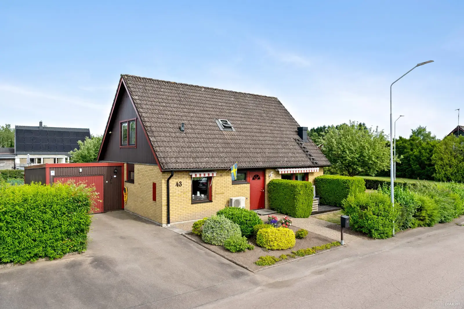 Villa, Kastanjevägen 43. Bild 1 av 20
