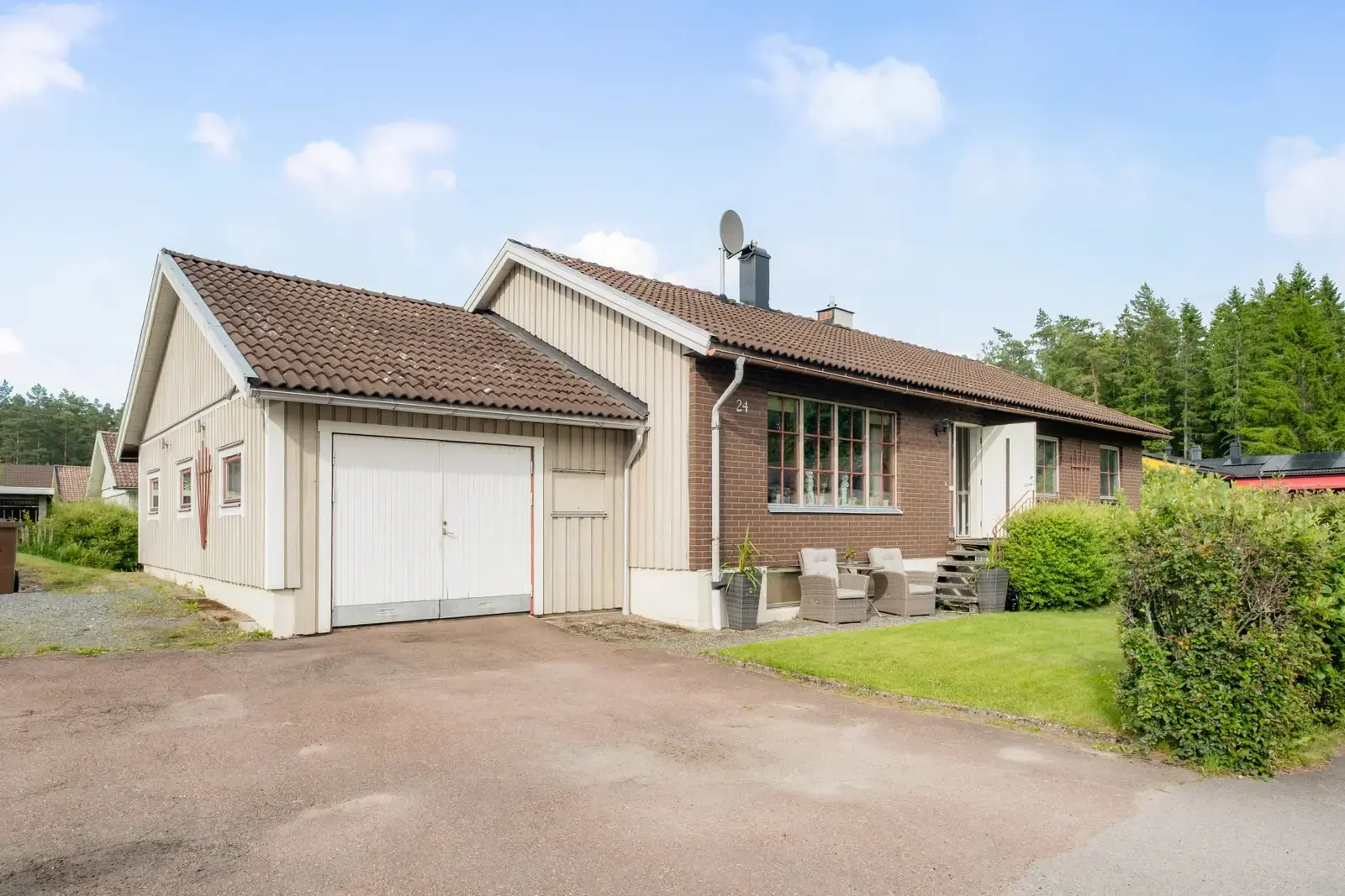Villa, Nävervägen 24. Bild 1 av 20