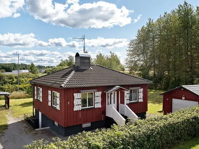 Image 1 of 20 of Villagatan 33