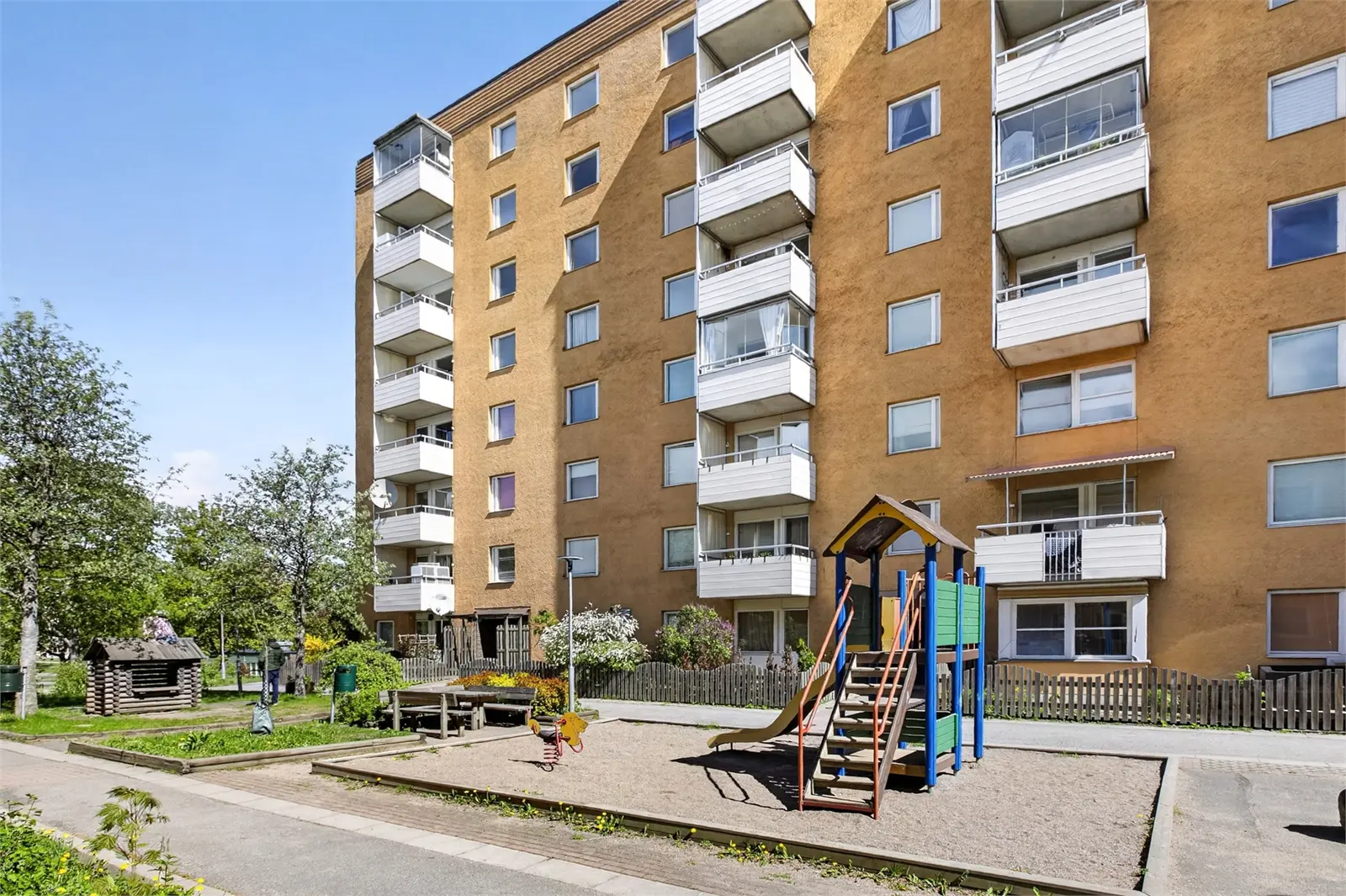 Lägenhet, Granövägen 44, Södertälje. Bild 1 av 15