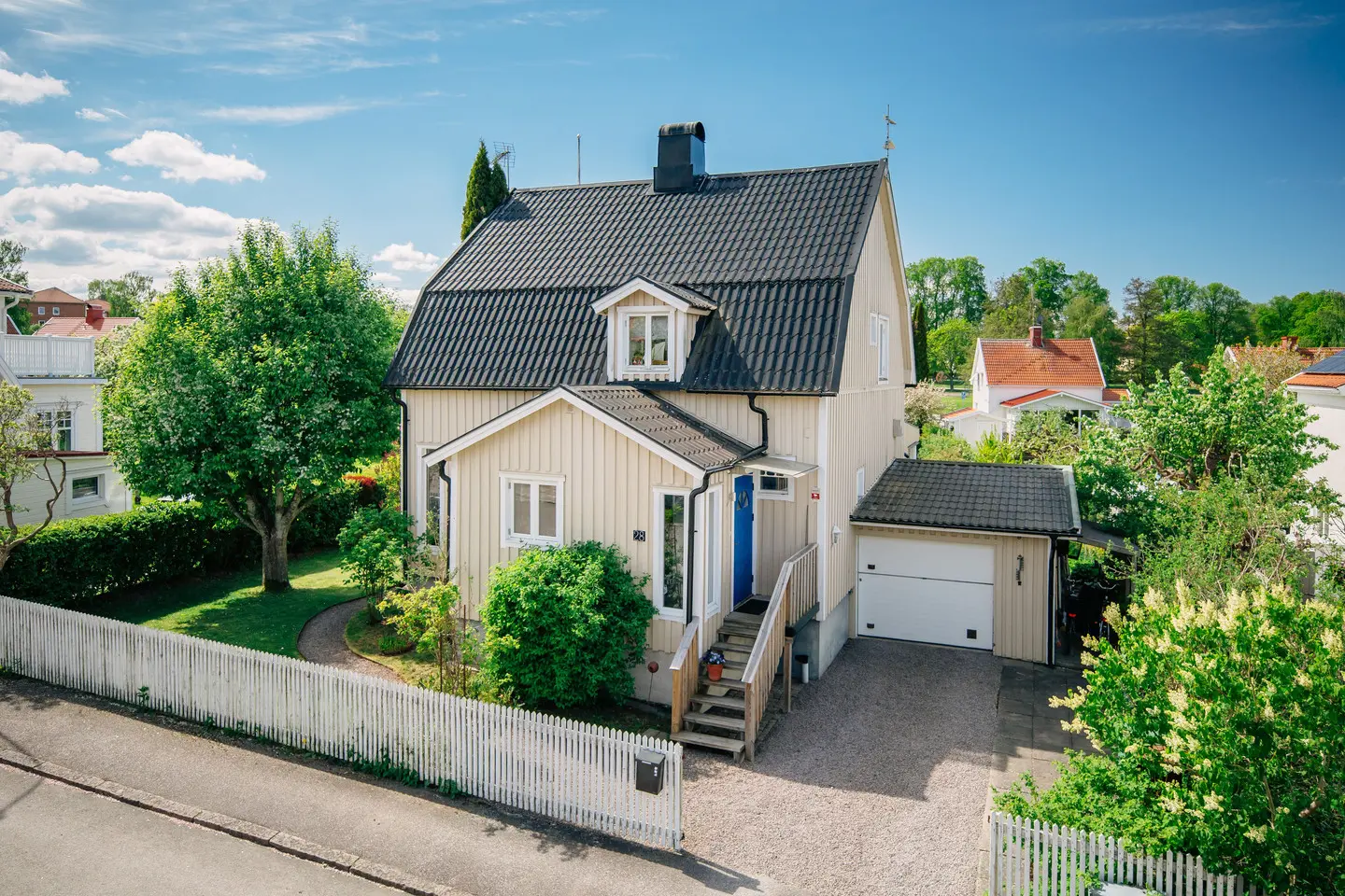 House, Östra Grevilligatan 28. Photo 1 of 38