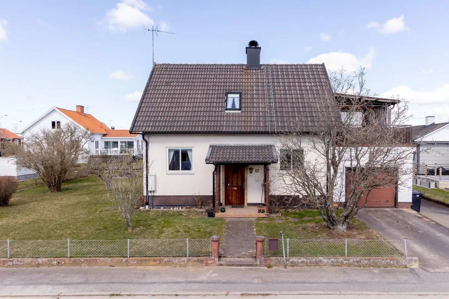 Villa, Idrottsvägen 17, Hultsfred. Bild 1 av 40