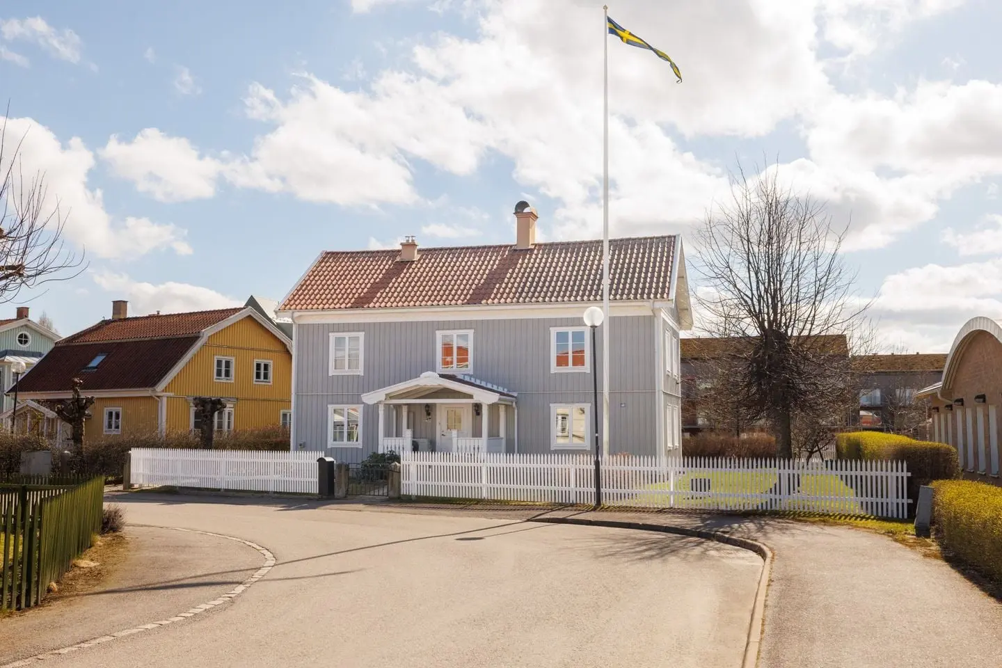 Image 1 of 52 of Riagatan 49