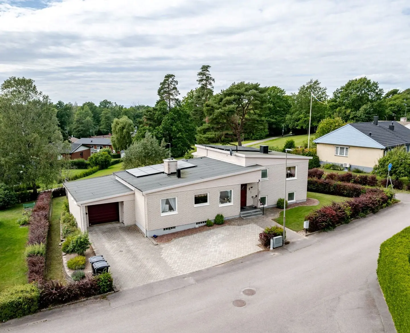Bild 1 av 53 på Gullvivegatan 5