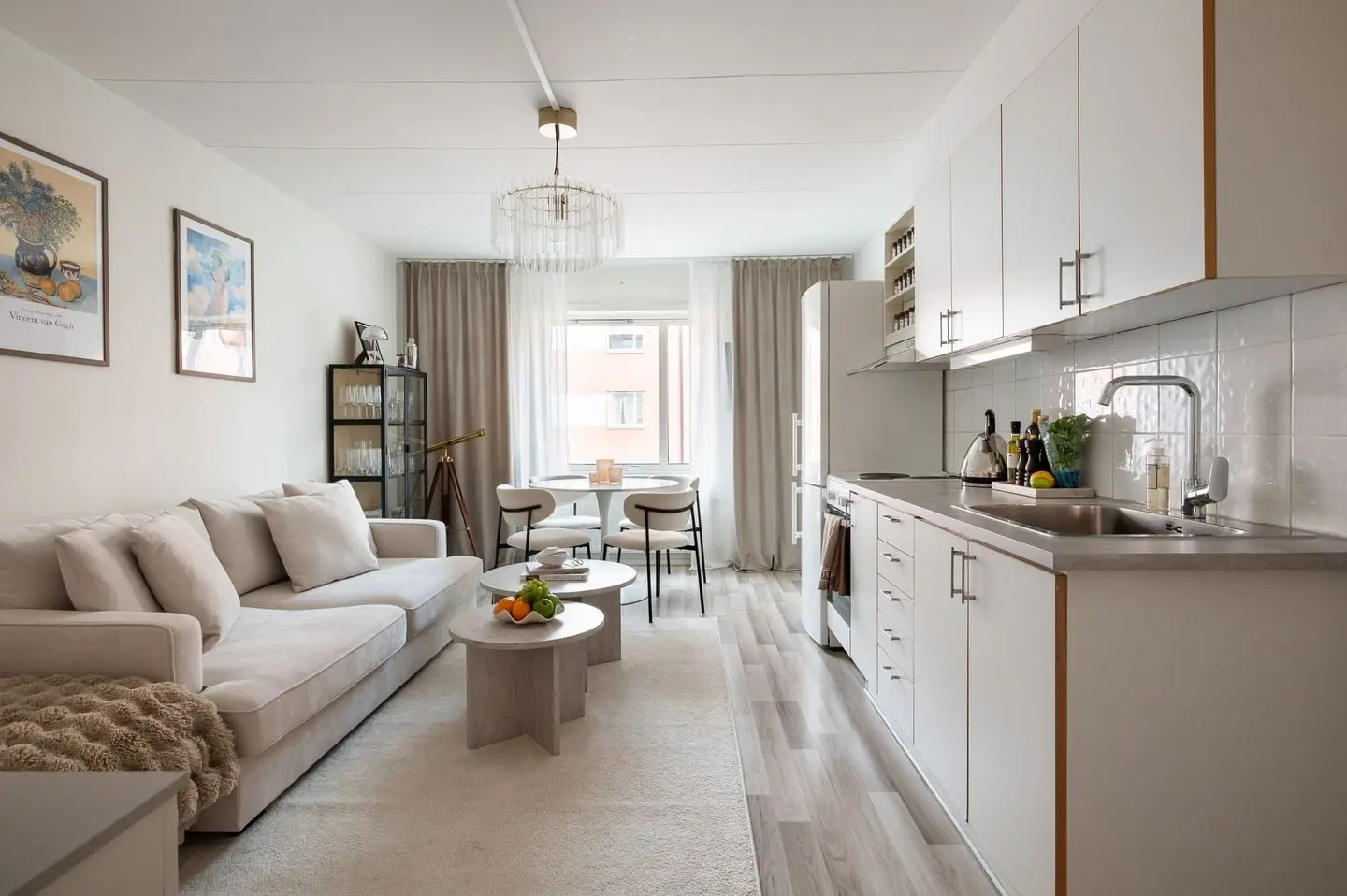 Apartment, Bjursätragatan 6, Stockholm. Photo 1 of 23