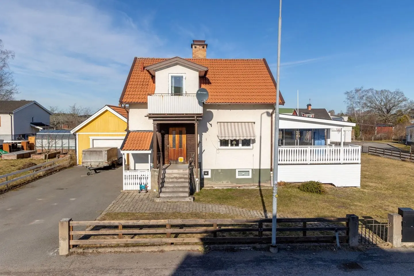 Image 1 of 41 of Snickaregatan 8A
